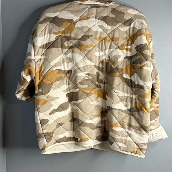 Kenzie Quilted Camouflage Shacket Large - Picture 5 of 6
